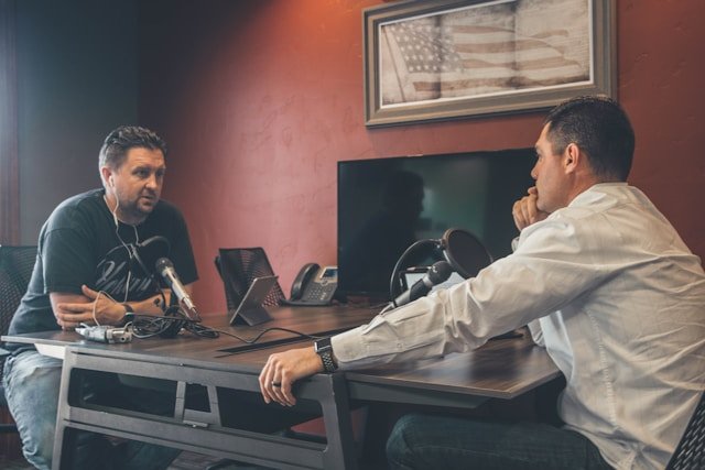 Slang for Podcaster: A Guide to Podcasting Jargon Slang for Podcaster